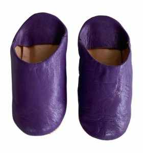 Pantuflas de niño en piel violeta
